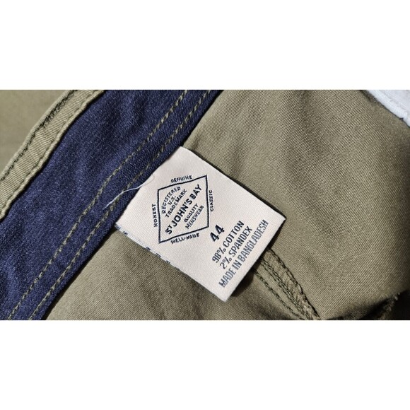 NWT St. John's Bay Men's Cargo Shorts Size 44 Green Comfort Stretch Power Waist - Picture 3 of 9